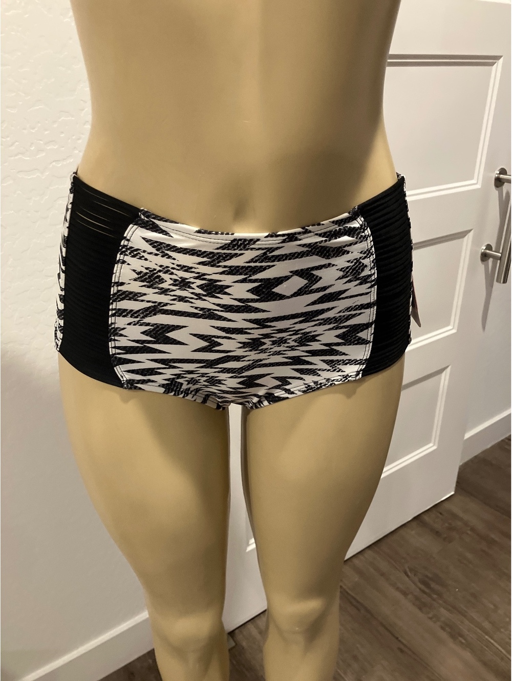 NWT Hula Honey Women's Black and White High Waist Swim Bottoms Size S